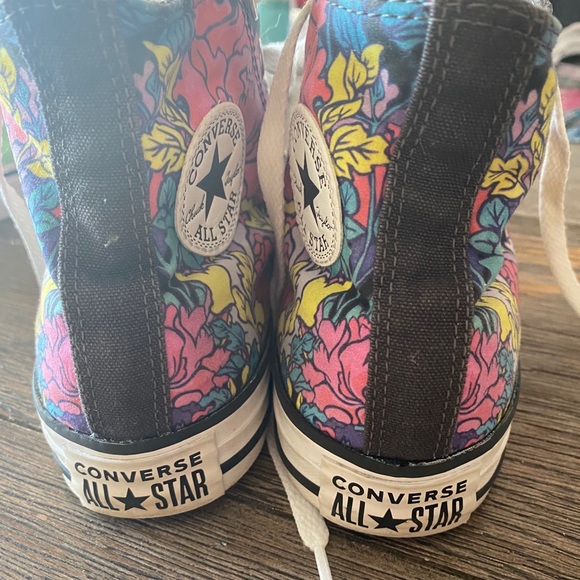 Converse High-Tops Size 5 - Picture 2 of 5